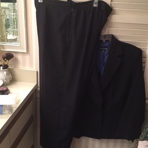 Evan Picone navy blue pinstripe pantsuit